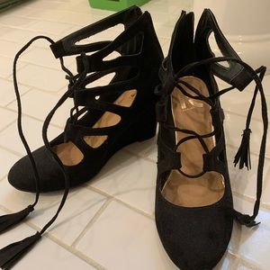 Zip up Black tassel heels